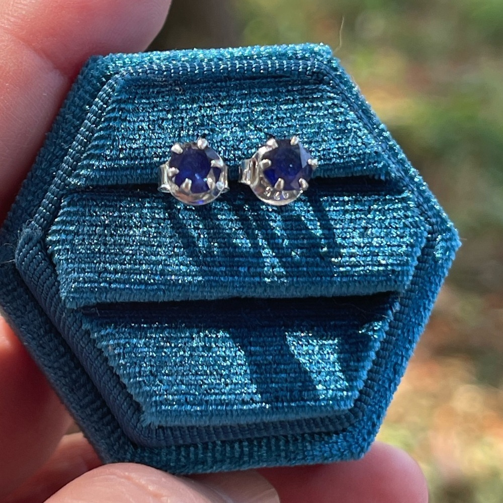 NWT Genuine Natural Blue Sapphire Stud Earring in 925 Silver